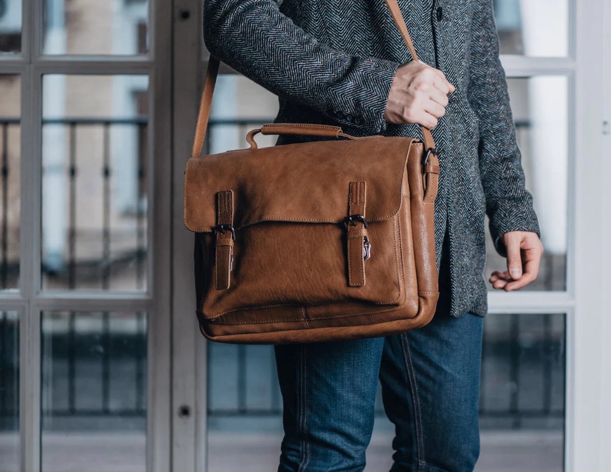 How to Style Messenger Bag: Ultimate Tips for Chic Looks
