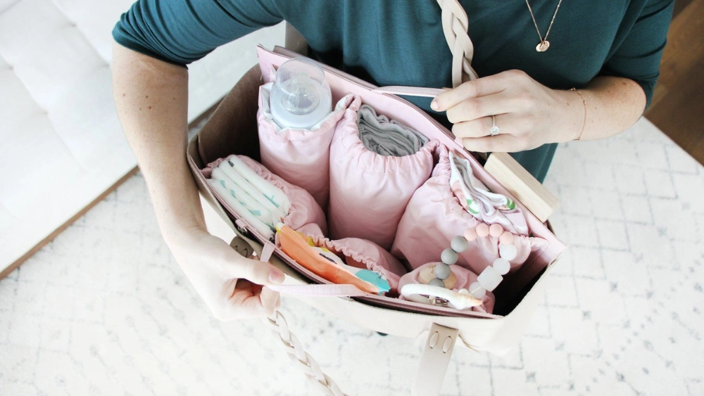 How to Organize a Diaper Bag Efficiently: Ultimate Parent’s Guide