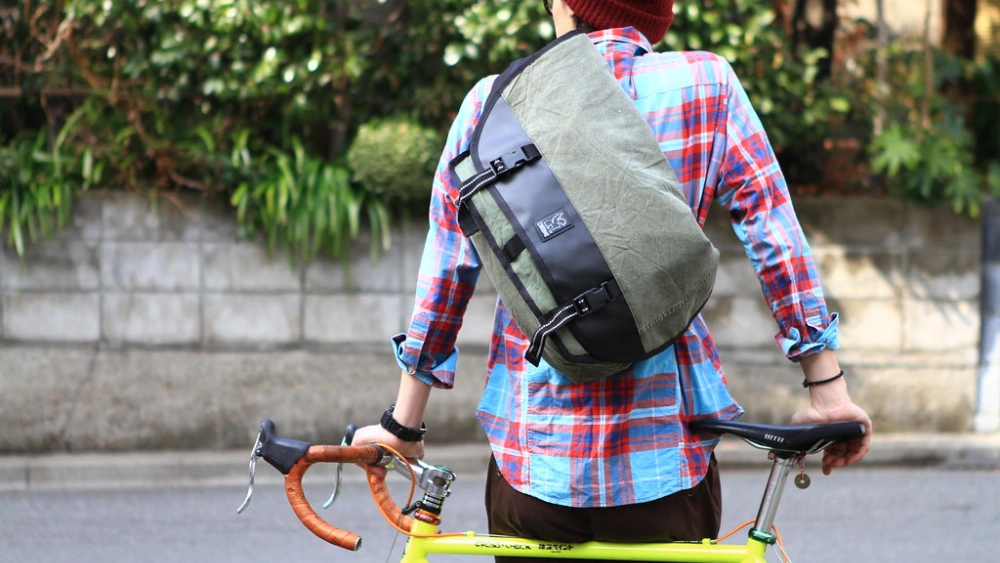 How to Wear a Messenger Bag on a Bike: Ultimate Comfort Tips