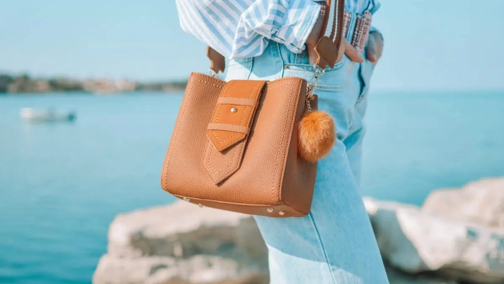 Best Leather Crossbody Bags for Travel: Stylish & Secure Picks for Women