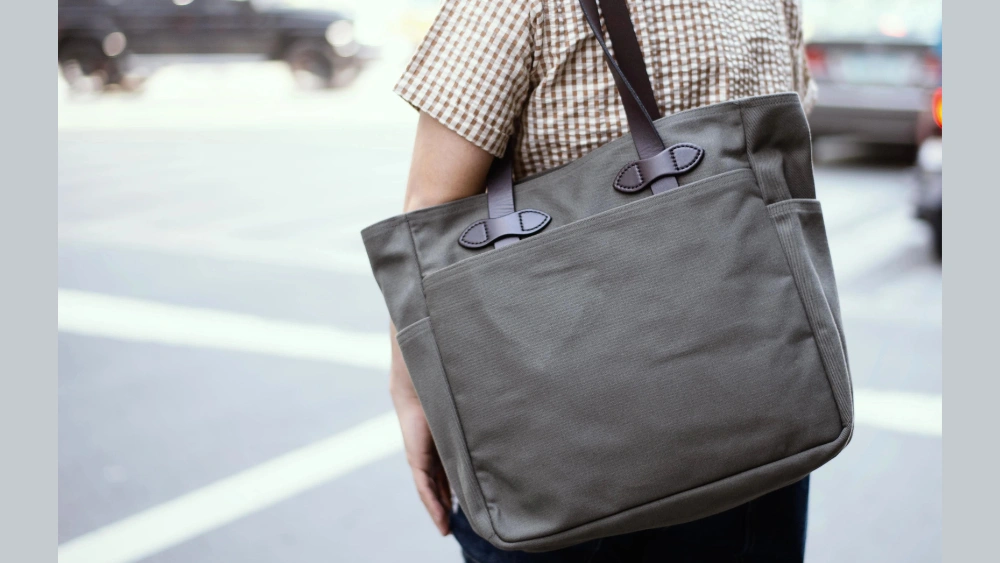 How Much Weight Can a Tote Bag Hold: Ultimate Capacity Guide