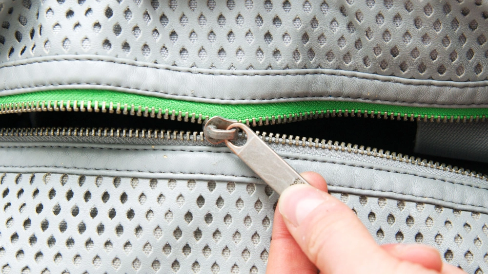 How to Repair a Broken Zipper on a Duffel Bag: Easy Fixes That Work