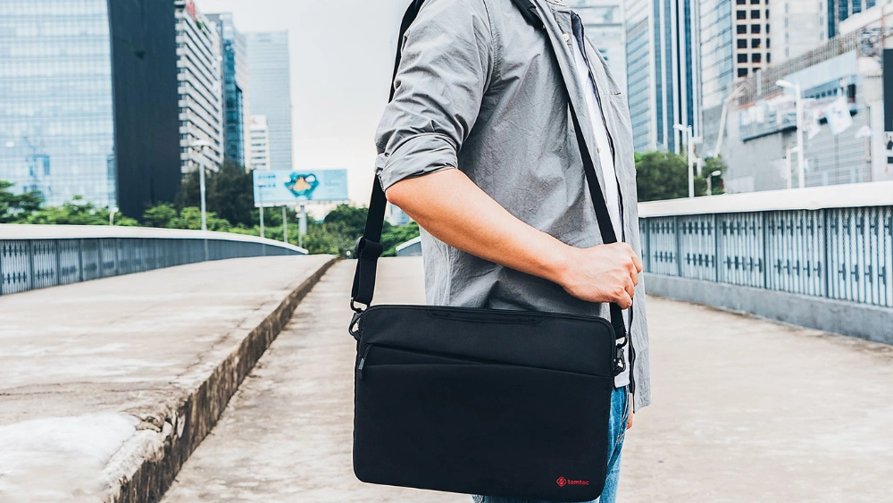 How to Wear a Laptop Messenger Bag: Style Tips for Every Occasion