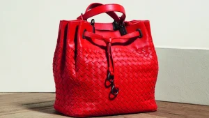 Bottega Bucket Bag Organizer Tips for Stylish and Practical Use